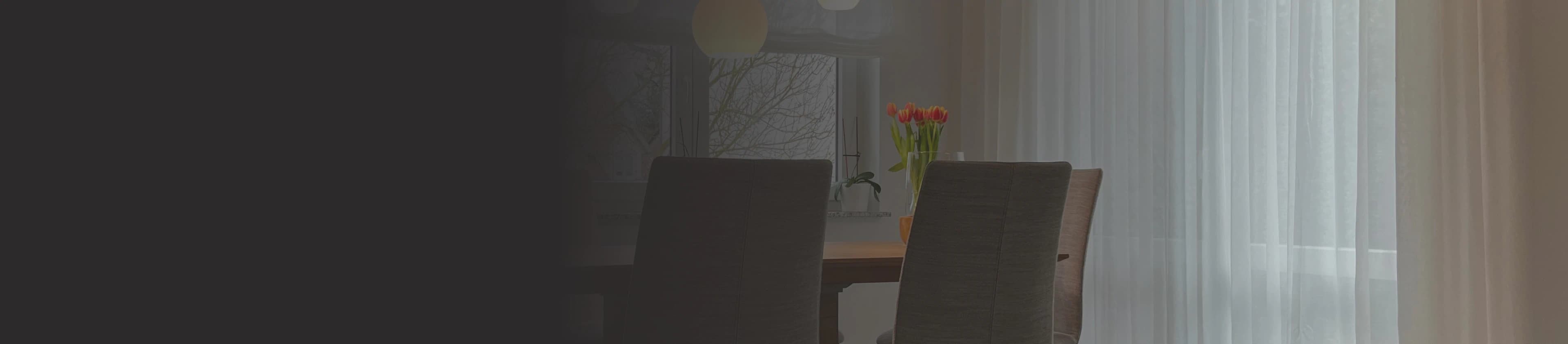 Weiße Gardine im Wohnzimmer